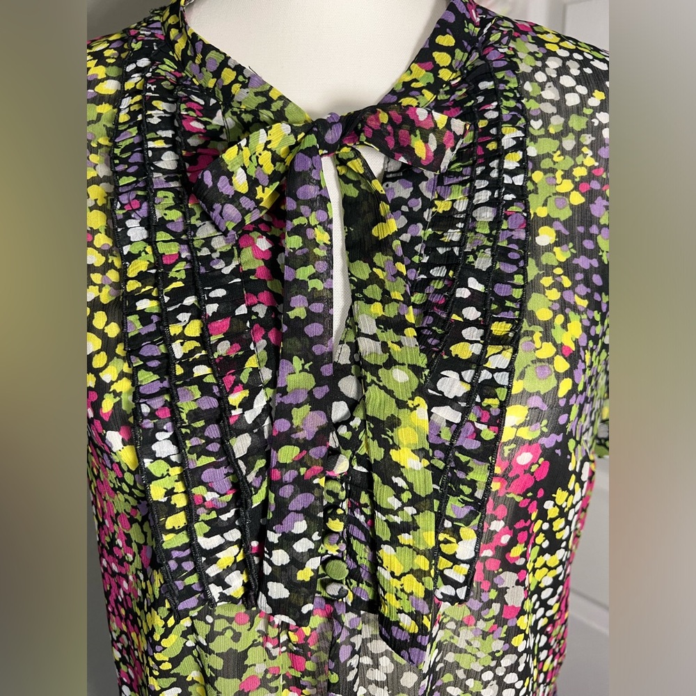 💫 Apostrophe short sleeve modest sheer ruffle front multicolor blouse - Picture 7 of 16